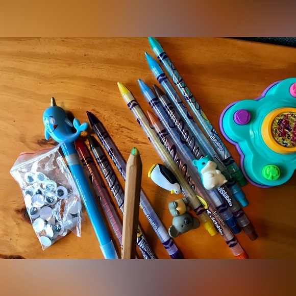 2/$10 Kids Arts Crafts CRAYOLA Twistable Crayons BK Shape Hole Puncher Erasers - Picture 7 of 10